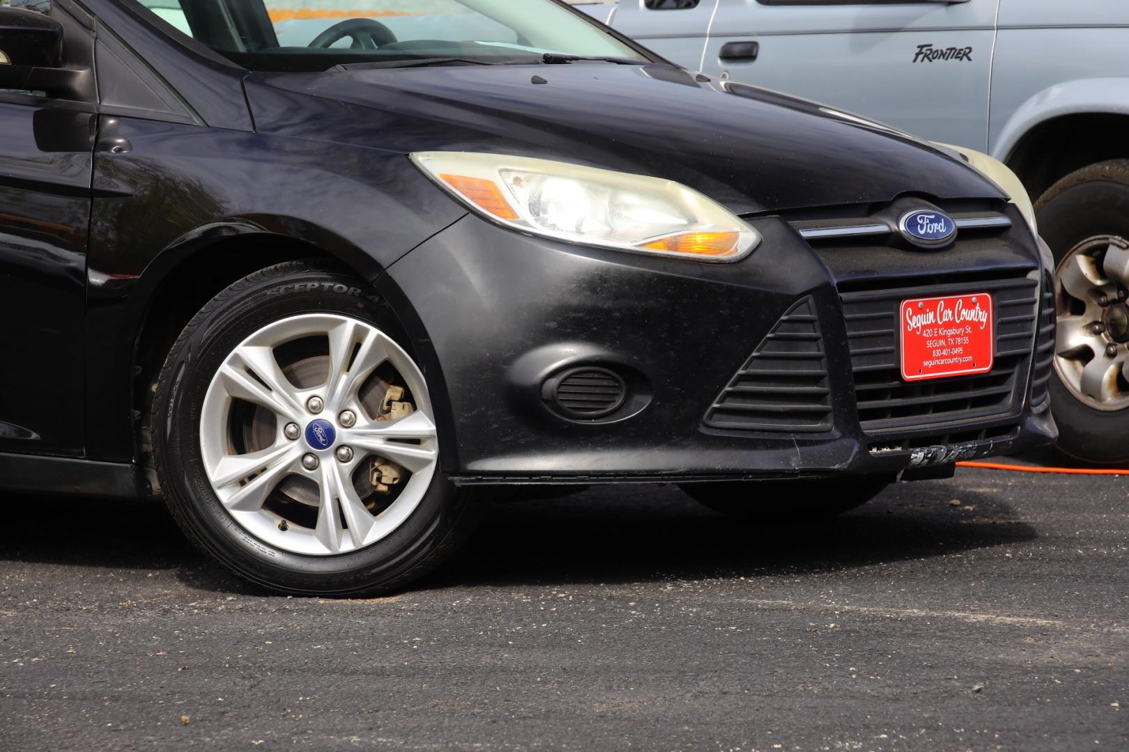 2014 BLACK FORD FOCUS SE Hatch (1FADP3K23EL) with an 2.0L L4 DOHC 16V engine, 5-SPEED MANUAL OR 6-SPEED AUTOMATIC transmission, located at 420 E. Kingsbury St., Seguin, TX, 78155, (830) 401-0495, 29.581060, -97.961647 - Photo#2